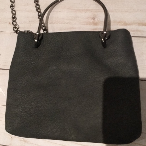 🍀🌸 Beautiful small crossbody by Madison West 🌸 - Picture 4 of 7